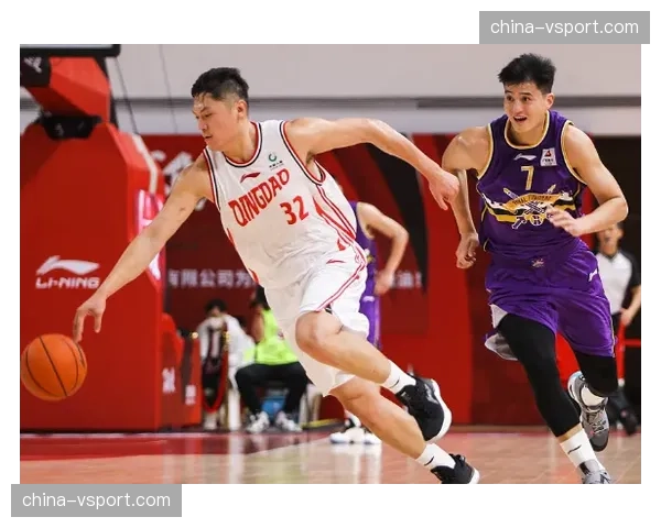 替补席瞬间：浙江队教练组因一次成功的全场紧逼转换得分欢呼